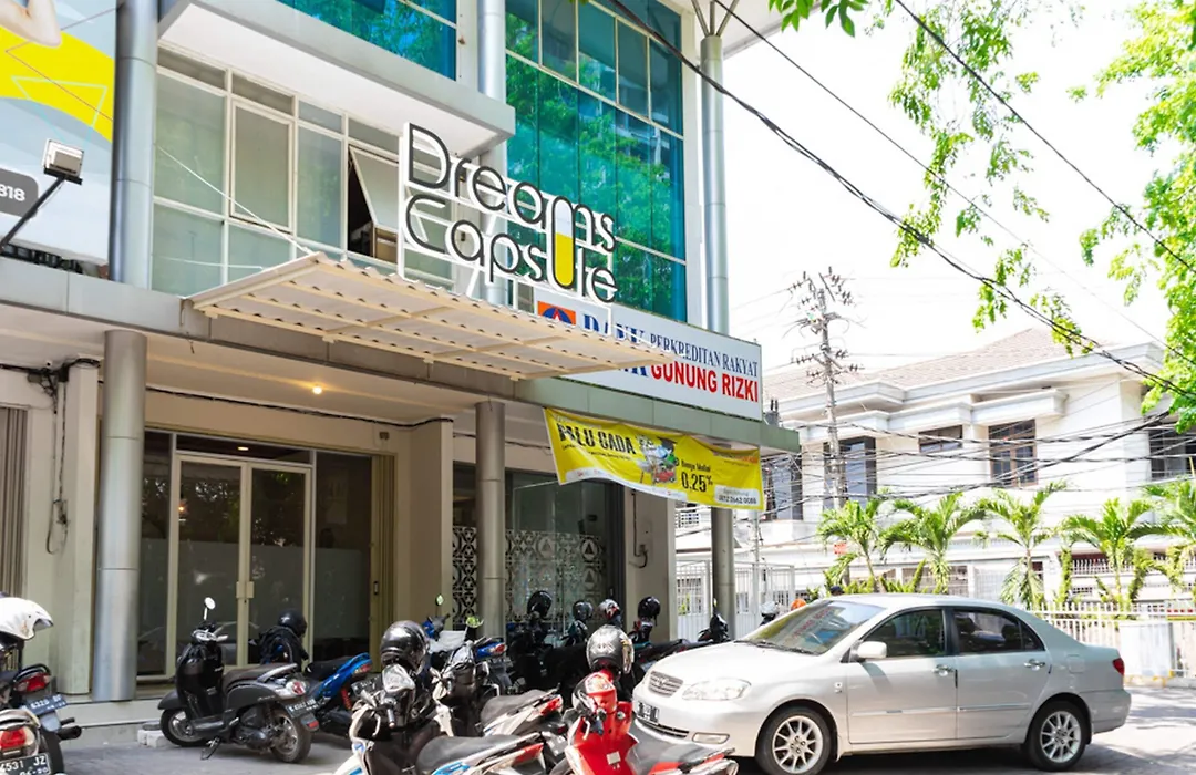 RedDoorz Hostel @ DI Panjaitan Simpang Lima-1